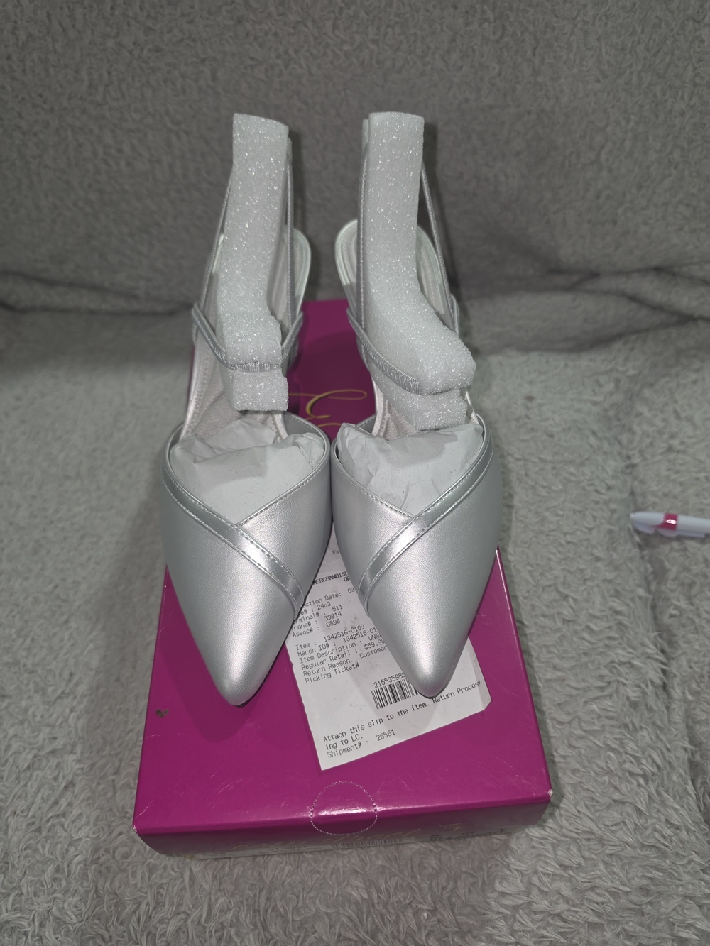NWT Easy Street Unna Metallic Silver Kitten Heel Pumps Size 9.5M
